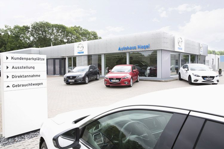 Bis 2016 erhalten alle Mazda-Betriebe sowohl außen ... (Foto: Mazda)