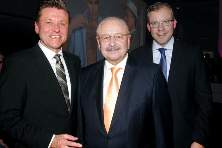 Partner des Kfz-Gewerbes: (v. li.) Wilhelm Hülsdonk (ZDK-Vizepräsident), Jürgen Karpinski (ZDK-Präsident) und Florian Fischer (Geschäftsführer Vogel Business Media). (Foto: Zietz)