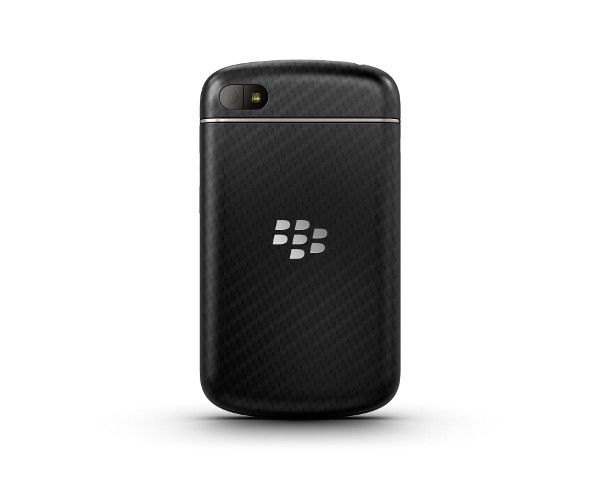 Die Rückseite ist aus Glas mit einer strukturierten Oberfläche. (Bild: Blackberry)