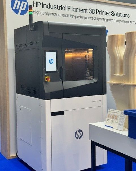 Der neue Filamentdrucker auf der Formnext, Halle 12.1, Stand Nr. D41. (Bild:  Karin Faulstroh)