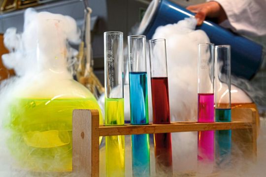 Auch in der Chemie kommen Quantencomputer zum Einsatz. Da helfen sie zum Beispiel, die Struktur von Molekülen zu analysieren (Symbolbild). Auch in der Chemie kommen Quantencomputer zum Einsatz. Da helfen sie zum Beispiel, die Struktur von Molekülen zu analysieren (Symbolbild).