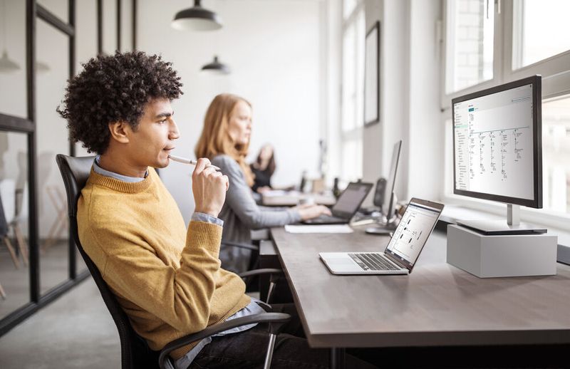 Der Electrical Designer vereinfacht die Hauptschaltkreiskonstruktion durch automatische Auswahl von Komponenten, Überprüfung von Kurzschlüssen, Dimensionierung von Kabeln und Erstellung aller erforderlichen Unterlagen in einem einzigen einfachen Prozess.  (Bild:  Siemens)