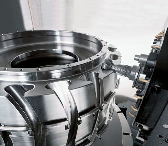 Die 5-Achs-Simultanbearbeitung von Luft- und Raumfahrtkomponenten ist ein Standard, der eine wirtschaftliche und qualitätsorientierte Fertigung gewährleistet.(Bild:  DMG Mori)