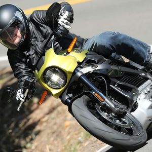 Harley-Davidson hat mit der Entwicklung und Präsentation der extrem fahraktiven Livewire Flagge gezeigt.(Bild:  Alessio Barbanti/Harley-Davidson)