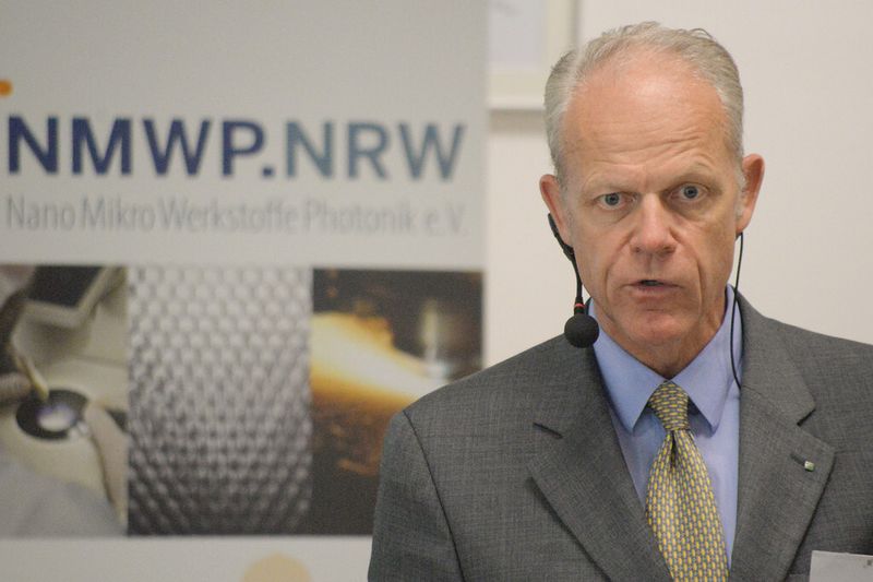 Prof. Dr. Reinhart Poprawe, Leiter des Fraunhofer-ILT, verweist darauf, dass es sich beim 3D-Druck um Verfahren handle, die man in der bisherigen Industrielandschaft nicht kannte. (Bild: Isenburg)