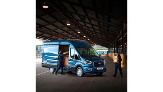 Leichter, stärker und sparsamer: Das Facelift beim Ford Transit soll den Transporter als Nutzfahrzeug rundum effizienter machen. (Ford)