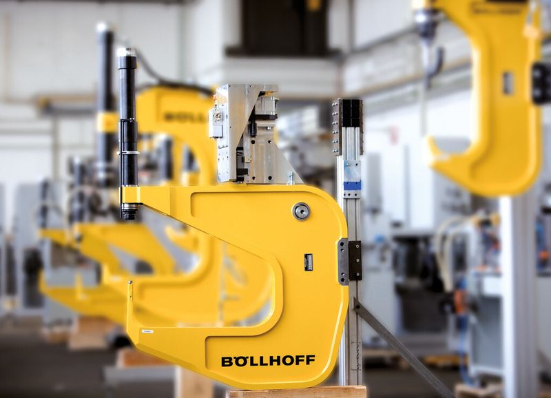 Die Stanznietsysteme werden bei Porsche sowohl stationär als auch am Roboter eingesetzt. (Bild: Böllhoff)