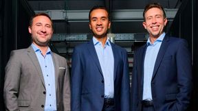 Das Management-Team von firstcolo bleibt unverändert. Im Bild v.l.: Mitgründer und COO Nicolaj Kamensek, Mitgründer und CEO Jerome Evans und CFO Dennis Bergfeld. (Bild: firstcolo)
