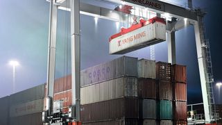 Konecranes hat einen neuen RTG-Kran entwickelt, den Boxhunter. Er ist speziell für wachsende Märkte wie Asien konzipiert, wo der Container-Umschlag in Häfen weiter zunimmt – genauso, wie die Nachfrage nach effizienten und kostengünstigen Transportprozessen (Bild: Konecranes)