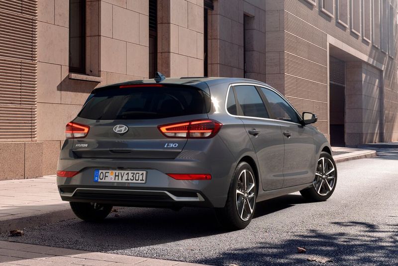 Die Heckleuchten zeichnen sich durch eine markante LED-Lichtgrafik aus. (Bild: Hyundai)