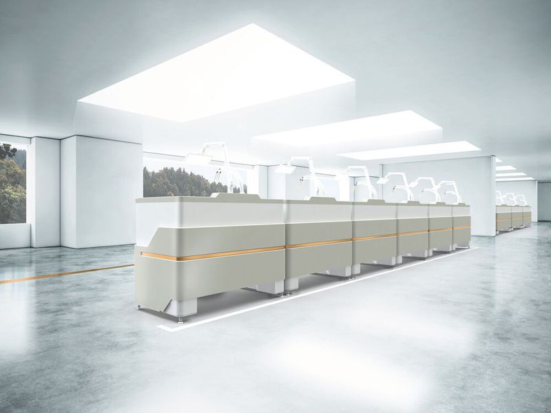 Arbeitsplatz „Innospace“ von Audemars Piguet & Cie: Die computergestützten Werkbänke lassen sich mit ca. 80 unterschiedlichen Einstellungen flexibel an die physischen Bedürfnisse jedes Arbeitenden anpassen. Ein patentiertes Kinn- und Armstützsystem reduziert Muskel- und Wirbelsäulenprobleme, während Antireflex-Beschichtungen des Arbeitstisches die Augen schonen. Eine klare Organisation der Arbeitsfläche gewährleistet, dass die richtigen Werkzeuge immer griffbereit sind, und in die Werkbank integrierte Anschluss- und Lademöglichkeiten machen Kabel obsolet. Die Jury zeichnet die Werkbänke mit dem „Best of the Best“-Award aus. (Red Dot)