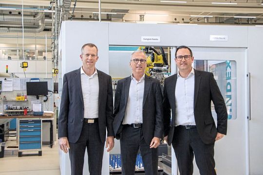 V. l. n. r.: Dr. Markus Brumm (neuer Geschäftsführer der August Steinmeyer GmbH & Co. KG), Dr. Manfred Münch (bisheriger Geschäftsführer der August Steinmeyer GmbH & Co. KG und bisheriger Group CEO) und Adrian Lebherz (CFO der Steinmeyer Gruppe und neuer Group CEO).(Bild:  Steinmeyer Gruppe)