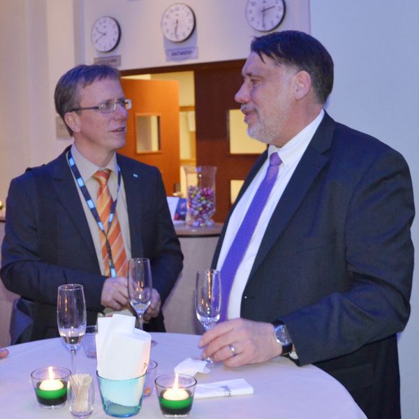 Uwe Grundmann (rechts) im Gespräch mit Hartmut Leistner, Hima, auf der diesjährigen Process Management Academy in Antwerpen. (PROC/jab)
