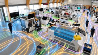Eine KI-basierte Echtzeitlokalisierung mit dem offenen Ortungsstandard omlox ermöglicht es, Personen-, Material- und Prozessflüsse in Produktions- und Logistikumgebungen sichtbar zu machen und so deren Optimierung in industriellen Abläufen zu vereinfachen. (Bild: Fraunhofer IOSB-INA; Bearbeitung: Imago Technologies)