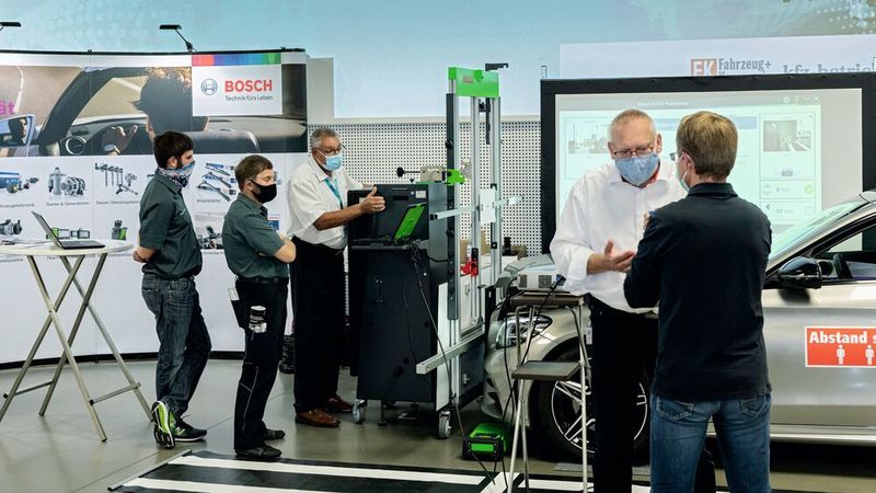 Bosch zeigte auf den WKST zum ersten Mal in der Öffentlichkeit sein neues Kalibriersystem  für Fahrerassistenzsysteme. Das „DAS 3000“ eignet sich praktisch für sämtliche Marken. (RAINER WENGEL)