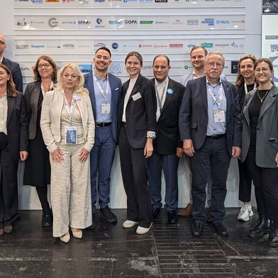 Auf Einladung der GHA-German Health Alliance kamen auf der Medica 2025 Unternehmensvertreter, Experten und Fachredaktionen aus der Medizintechnik zu einem Branchengespräch zusammen.  (Bild: Breunig – VCG)