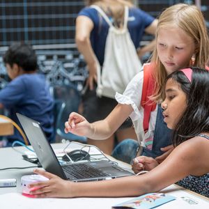Die Scientifica 2023 lädt Gross und Klein an das grosse Wissenschafts-Festival zum Mitdiskutieren und Mitmachen ein.(Bild:  ETH Zürich)