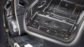 Die Composite-Sitzschale des neuen Opel Astra OPC ist ein überspritztes thermoplastisches Laminat mit Endlosfaserverstärkung, das aus Ultramid-Werkstoffen der BASF gefertigt wird. (Bild: BASF)