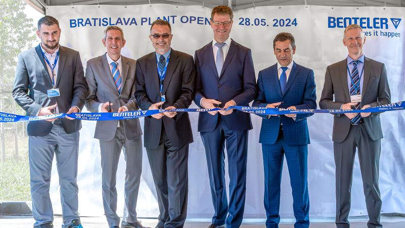 Eröffnungsfeier für den neuen Standort in Bratislava.(Bild:  Benteler)