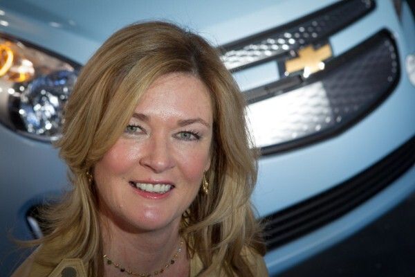 General Motors Chief Engineer Hybrid and Electric Powertrain Engineering Pam Fletcher with the 2014 Spark EV Tuesday, November 27, 2012 at a Chevrolet event on the eve of the Los Angeles International Auto Show in Los Angeles, California (Bild: Chevrolet)