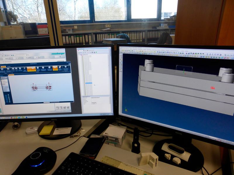 Der Meusburger-Online-Shop (linker Bildschirm) ist so programmiert, dass eine einfach Übertragung ins CAD-Programm Visi bei Metallform (rechter Bildschirm) möglich ist. Es wird dabei direkt das fertige Bauteil überspielt. (Finus)