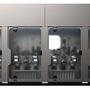 Die Azzurra Small ist ebenfalls eine Monoblock-Lösung unter einem Isolator, allerdings mit vier Robotermodulen.(Bild:  Pharma Integration)