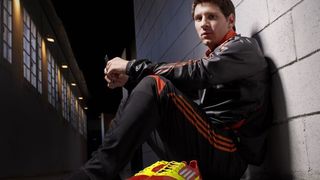 Ein Mann, ein Schuh, ein Dongle: Leo Messi mit dem Adidas adizero f50 miCoach (Fotos: Adidas) (Archiv: Vogel Business Media)