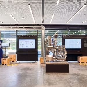 Im Show-Center in Walldorf wird ein Ende-zu-Ende-Prozessfluss gezeigt.(SAP)