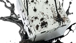 Robuste Leergehäuse:  Die Ströer Gruppe stellte aufgrund der Gefahr von Überflutungen der Installationsschächte besondere Anforderungen an die Dichtigkeit der Gehäuse. Die GEOS-Serie stellt dies selbst bei zeitweisem Untertauchen der Produkte sicher. (Günther Spelsberg)