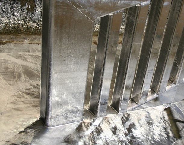 Feuerverzinkter Stahl erreicht zumeist eine Schutzdauer von 50 Jahren und mehr. (Bild: Industrieverband Feuerverzinken)