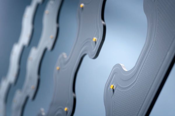 Bei der Pro-Variante ist auf dem Trägermaterial ein Schalter integriert, um den Betriebsstrom zu regulieren. (Bild: Lumitronix)