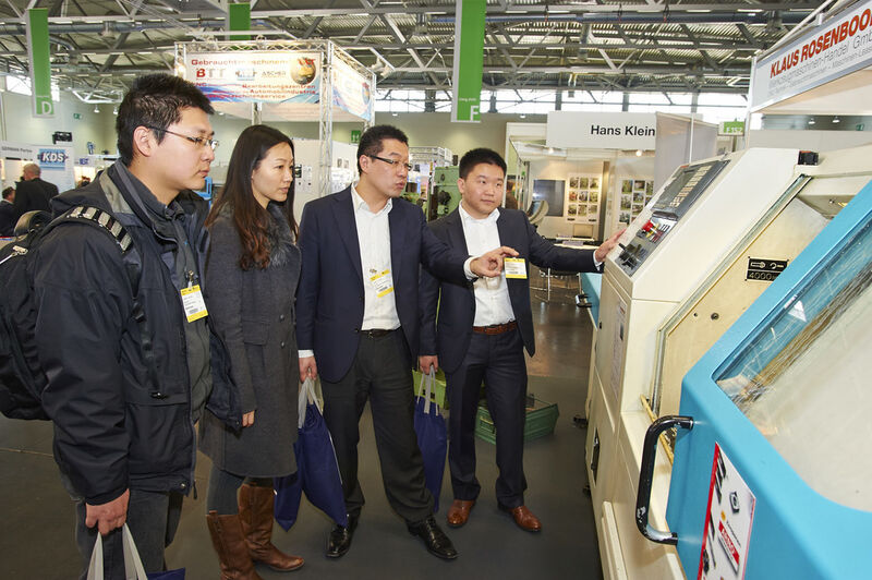 Diese CNC-Drehmaschine stößt bei Besuchern aus Asien auf großes Interesse. (Bild: Hess GmbH)