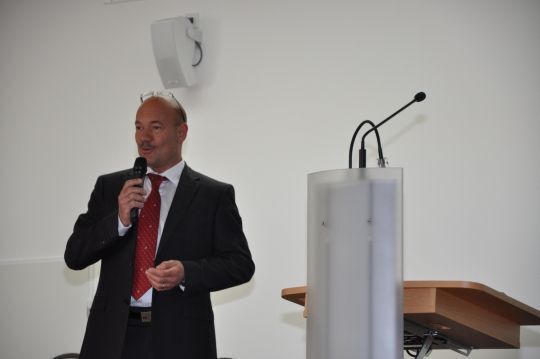 Verbandspräsident Peter Jakob begrüßte bei der Händlertagung die Chrysler- und Lancia-Händler sowie die Servicepartner. (Archiv: Vogel Business Media)