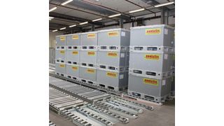 Reibungsloser Materialfluss über Rollenbahnen: Schwungvoll, aber stabil geht es für die Paletten in den Versandbereich des Lagers. (Bild: Westfalia)