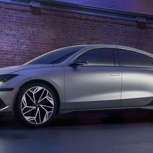 Ähnlichkeiten zum Ioniq 5 wird man beim neuen Ioniq 6 erst auf den zweiten Blick entdecken.(Bild:  Hyundai)