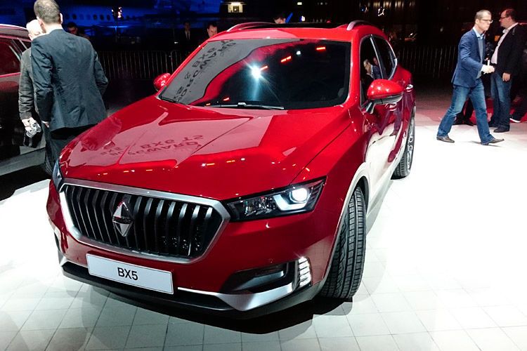Borgward ist nicht direkt auf der Messe vertreten, nutzte aber den Vorabend, um sein zweites Modell BX5 vorzustellen. Wie der größere BX7 soll er in China noch in diesem Jahr auf den Markt kommen. (Wehner)