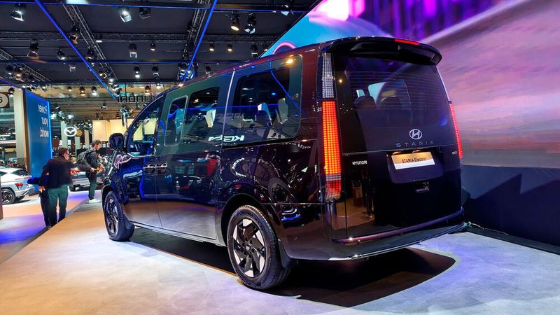 Das Auto bietet Platz für bis zu neun Personen. (Bild: Wehner - VCG)