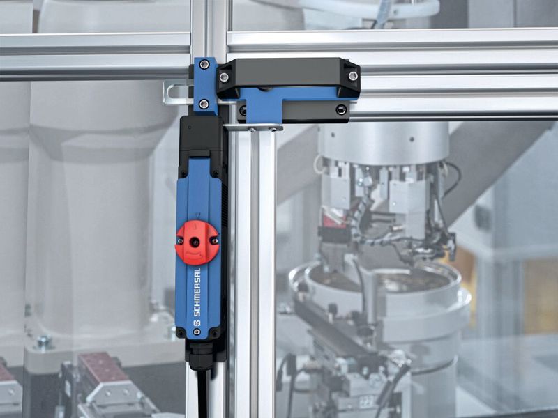 Mit dem AZM 150 steht dem Anwender eine elektromechanische Sicherheitszuhaltung für den Anbau an die üblichen Profilsysteme zur Verfügung. (Bild: Schmersal)