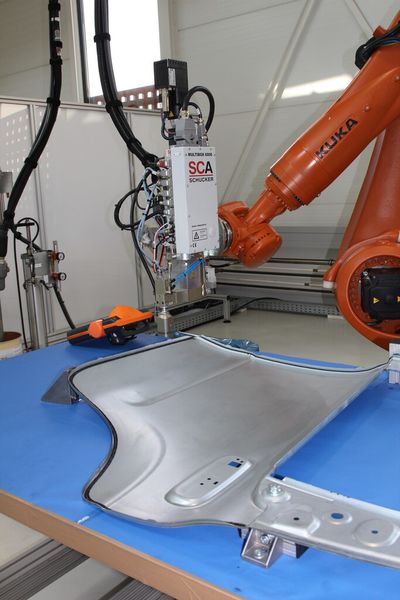 90 % der Applikationen von SCA Schucker sind roboterbasiert. (Bild: Kroh)