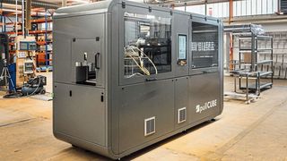 Nicht quadratisch, aber praktisch und gut: Mit 3,5 Metern ist der Pullcube die wohl kürzeste Pultrusionsmaschine der Welt. (Bild: Lapp)