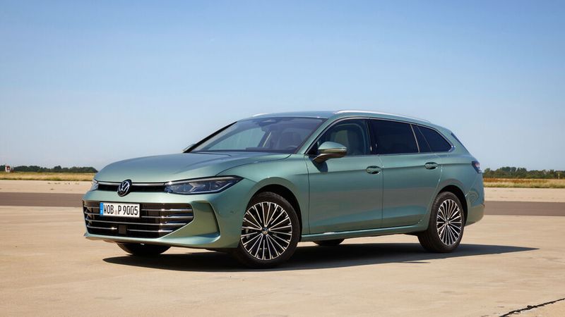Der neue Passat, nur noch als Kombi erhältlich, auf fast 5 Meter gewachsen und gemeinsam mit dem Skoda Superb Combi in Bratislava gebaut, wird bis etwa 2033 produziert werden. (Bild: Volkswagen)