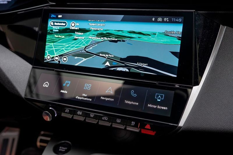 Beim Infotainment zeigten sich im Testlauf Licht und Schatten. (Bild: Peugeot via Autoren-Union Mobilität)