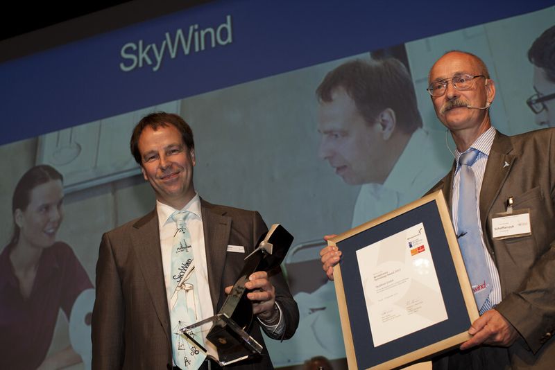 SkyWind Geschäftsführer Frank Richert (l.) mit Jurymitglied Prof. Dr. Alois Schaffarczyk. (Bild: HUSUM WindEnergy/Messe Husum & Congress)