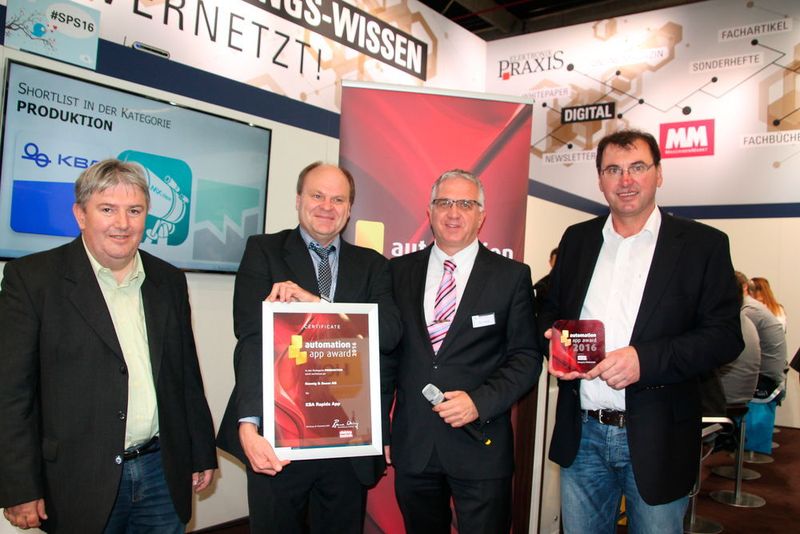 v.l. Herr Engelmann von KBA, Joern Kowalewski von Macio, Bernd Weinig von elektrotechnik und Stefan Singer von KBA bei der Awardübergabe für die Kategorie Produktion. (elektrotechnik)