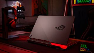 Im Asus ROG Strix G15 Advantage sorgen ein  AMD Ryzen 9 5900HX mit acht Kernen und die brandneue RDNA2-Grafikkarte AMD Radeon RX 6800M für ein flüssiges Gameplay und für Leistung bei rechenintensiven Anwendungen.  (Asus)