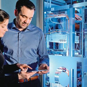 IT-Beratern gelingt es durch ihren neutralen Blick von außen oft am besten, verschiedene firmeninterne Expertengruppen auf Digitalisierungsprojekte einzuschwören. Der Dienstleister muss dabei vor allem die digitalen Kompetenzen abbilden. 