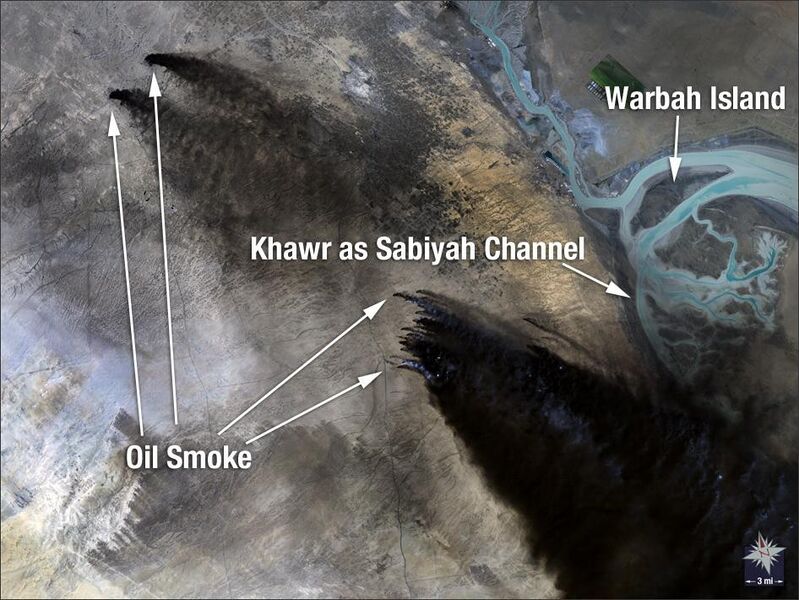 Die Landsat-Satelliten der NASA zeichnen Geschichte auf: Das Bild zeigt die gewaltigen Rauchfahnen von den brennenden Ölquellen in Kuwait, die irakische Truppen 1991 bei ihrem Rückzug aus dem Land in Brand gesteckt hatten. (NASA)