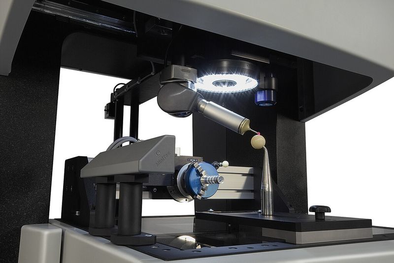 The design involves two vertical Z-axes that can be moved independently of one another. (Source: Hexagon Metrology)