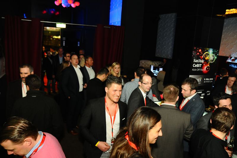 Ab 19 Uhr trudelten die Gäste so langsam ein. (IT-BUSINESS)