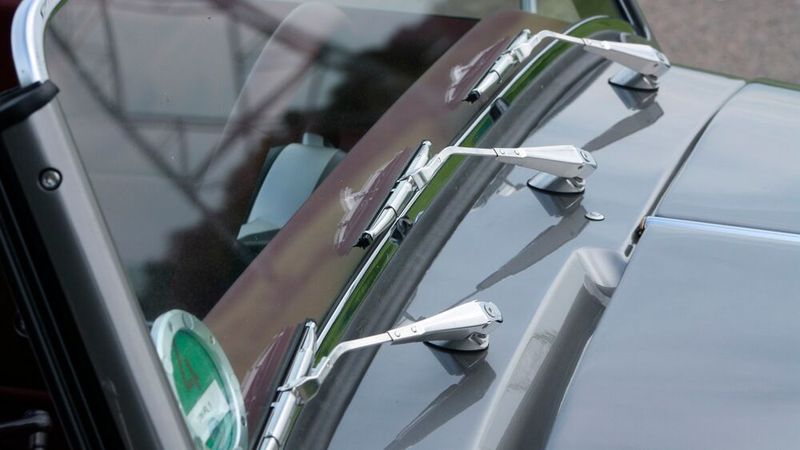 Der Supersport dürfte das einzige Auto im deutschen Neuwagenmarkt mit drei Frontscheibenwischern sein. (Bild: SP-X/Mario Hommen)